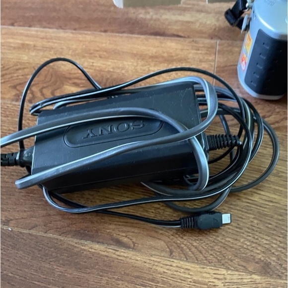 Sony CD Mavica Digital video/ Camera with CD-RW - Picture 13 of 16